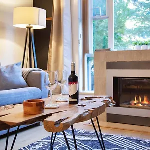 Newly Renovated In Out W Pool 2 Hot Tubs , Whistler Canada