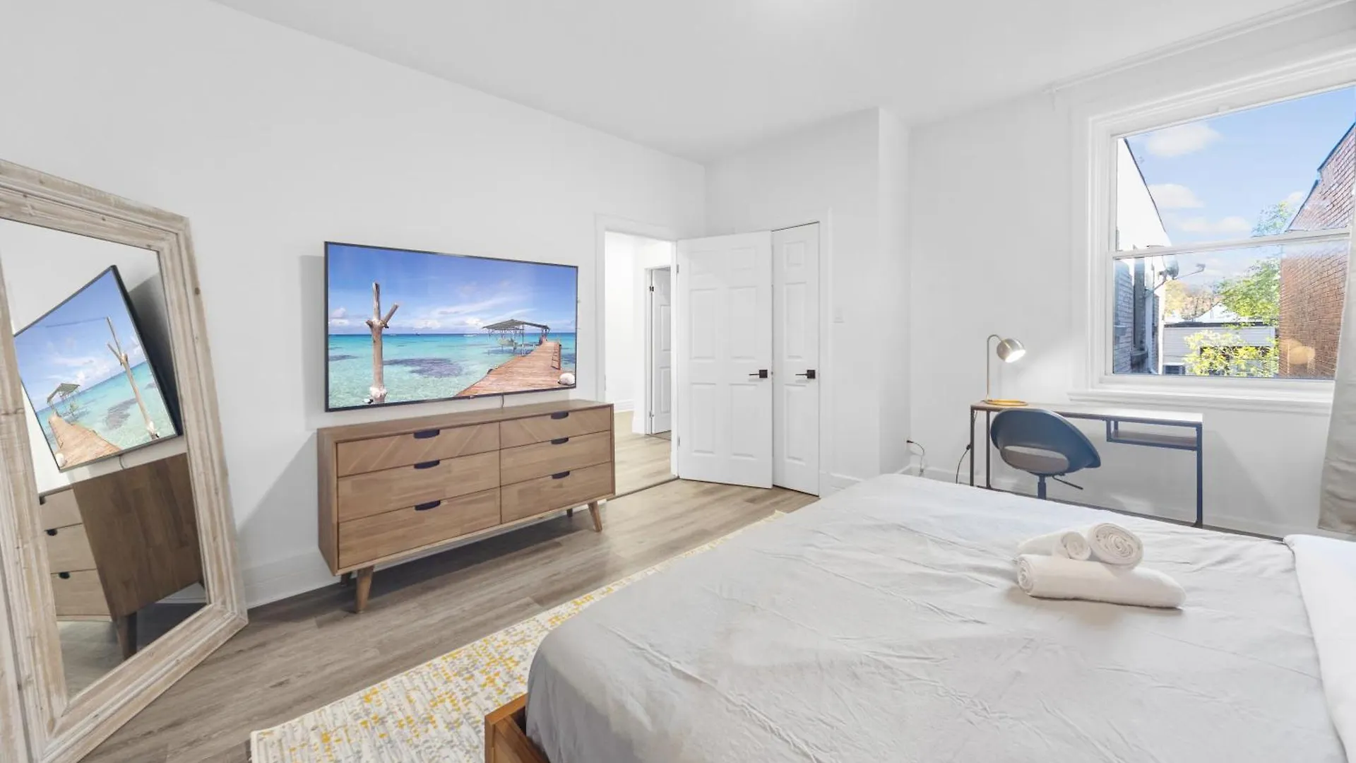 Apartment Modern And Cozy 4 Bedrooms Sleep 12 Montreal