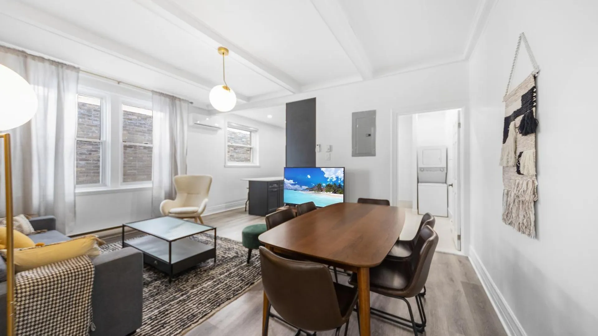 Apartment Modern And Cozy 4 Bedrooms Sleep 12 Montreal
