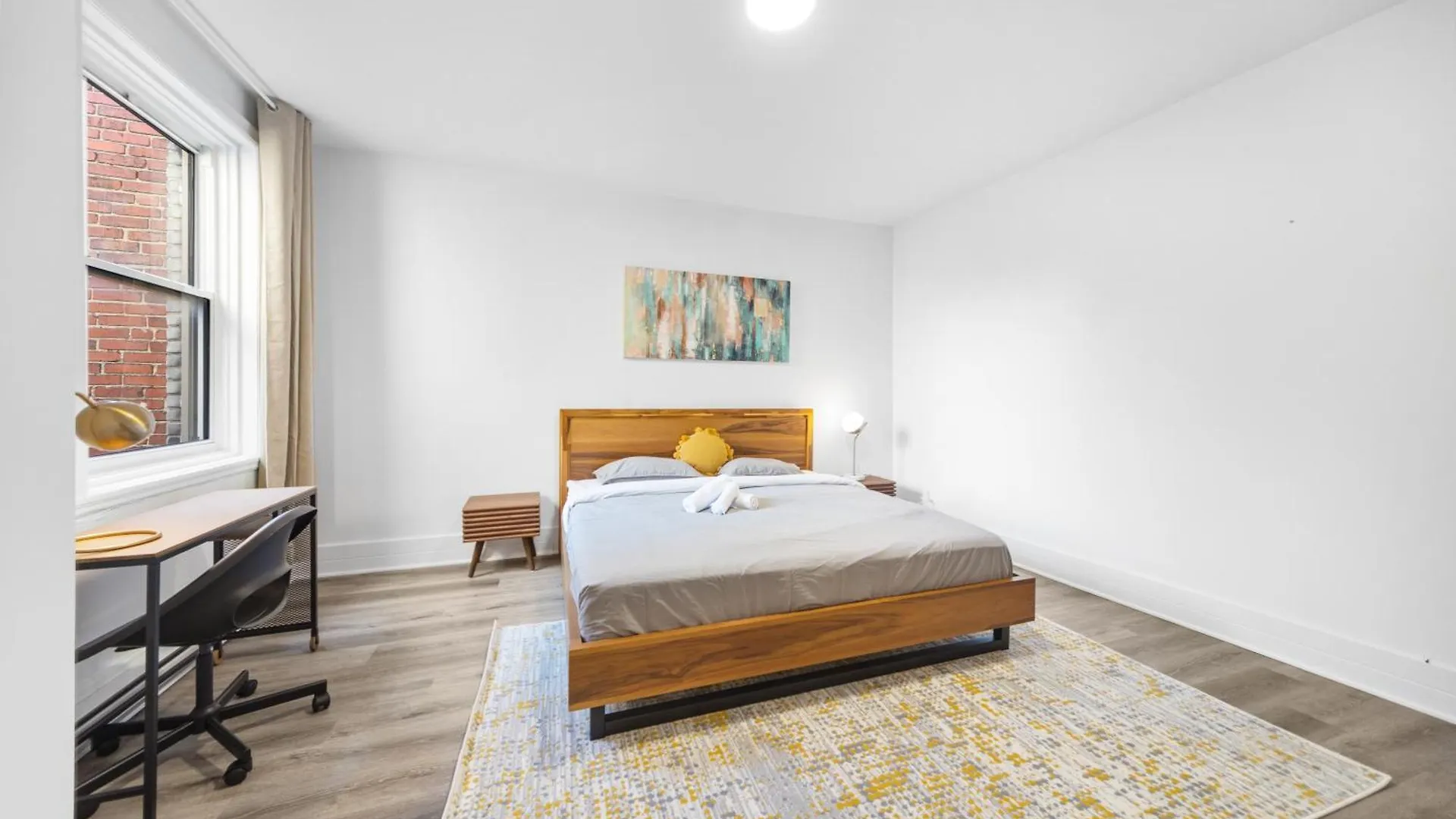 Modern And Cozy 4 Bedrooms Sleep 12 Montreal