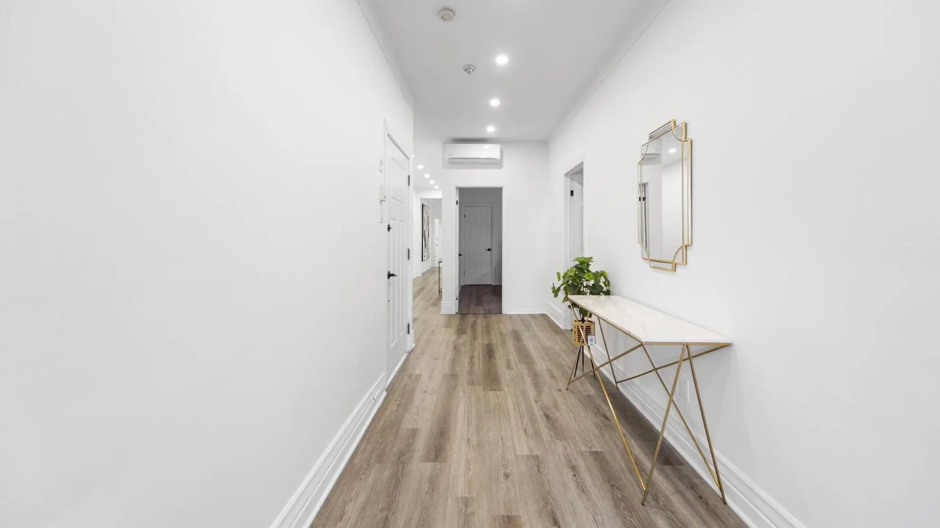 Modern And Cozy 4 Bedrooms Sleep 12 Montreal Canada