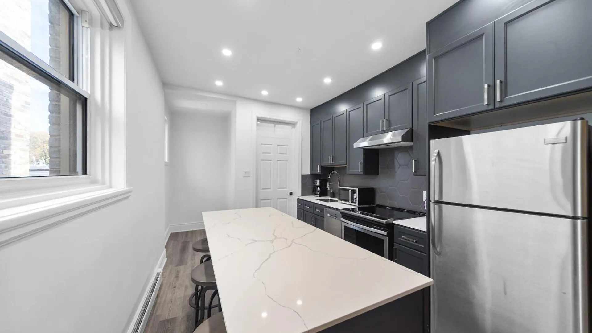 Apartment Modern And Cozy 4 Bedrooms Sleep 12 Montreal Canada