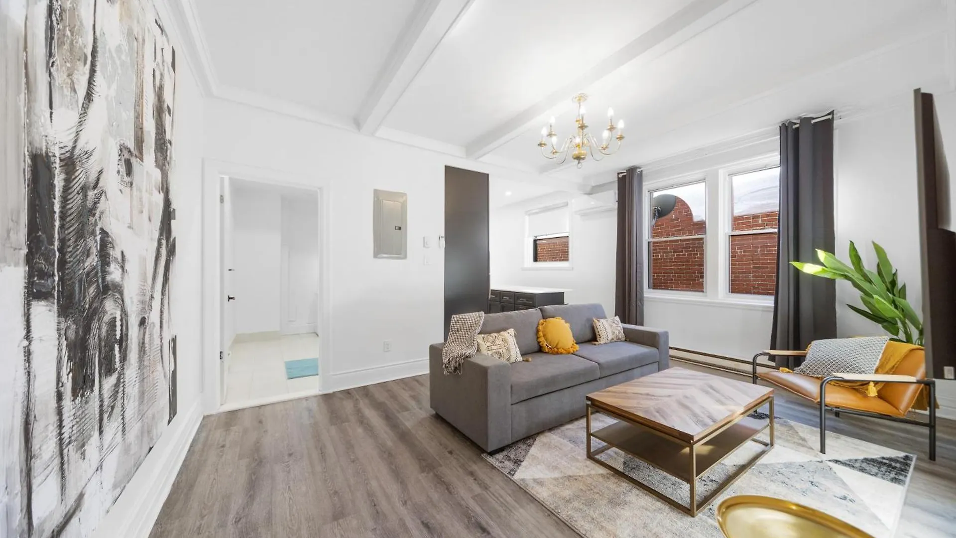 Modern And Cozy 4 Bedrooms Sleep 12 Montreal Apartment