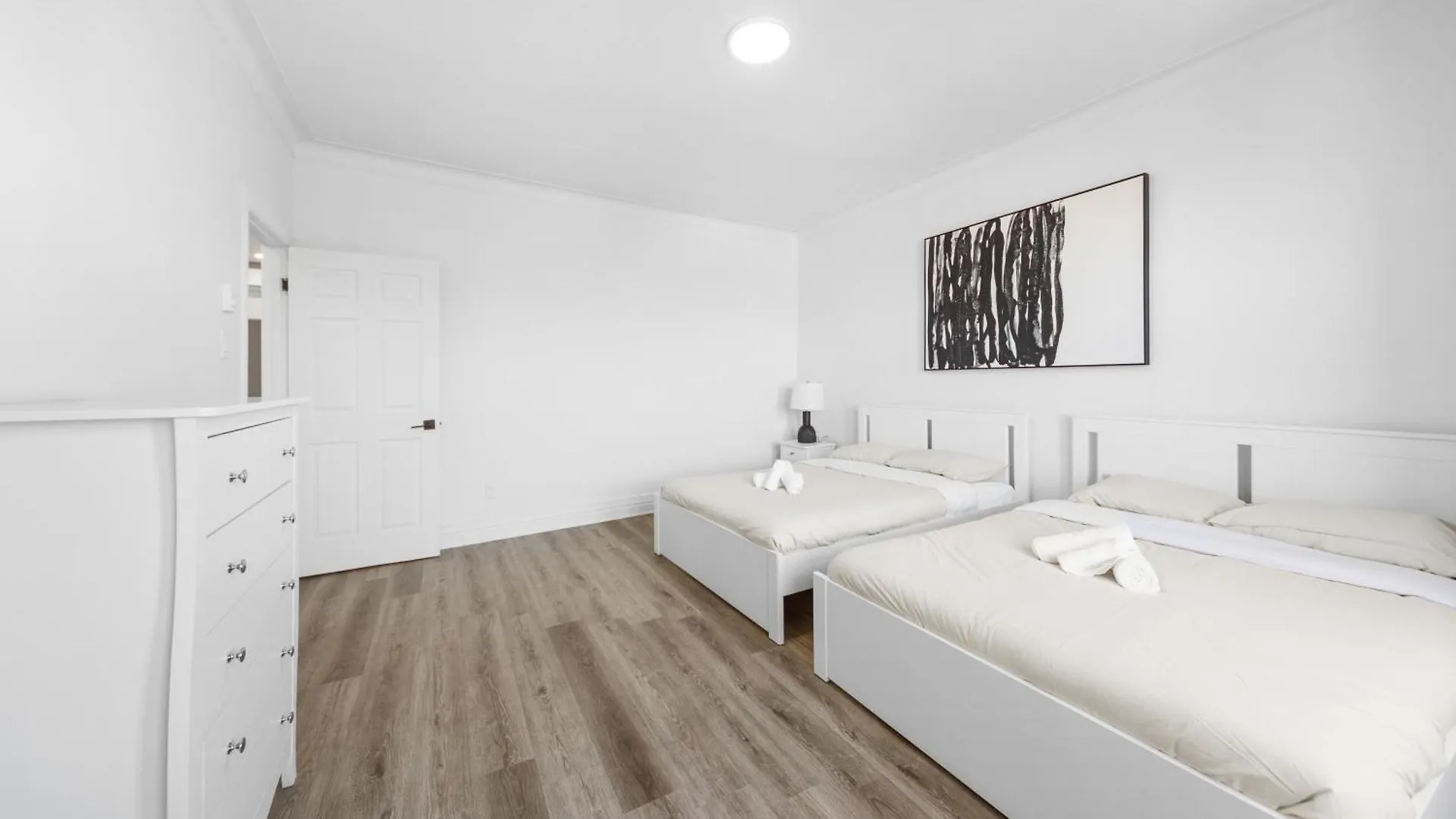 Modern And Cozy 4 Bedrooms Sleep 12 Montreal