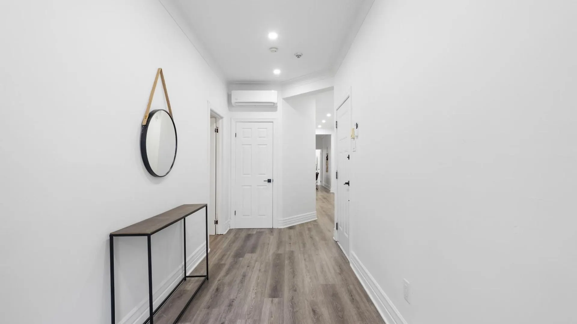 Modern And Cozy 4 Bedrooms Sleep 12 Montreal